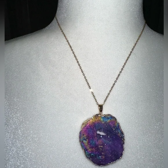 Gold plated Raw Rainbow/ Purple Amethyst Crystal Quartz Druzy Pendant Necklace - Picture 8 of 9
